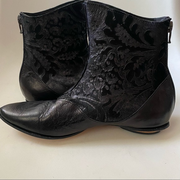 Cydwoq Vintage • ‘Nude’ Handmade in USA Black Leather Women’s Ankle Boot - Picture 6 of 10